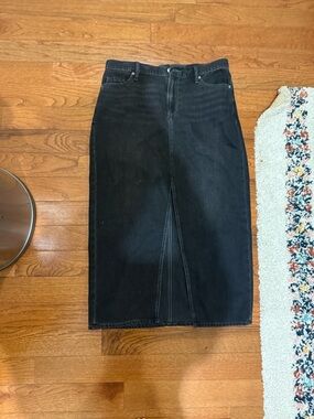 Women’s Old Navy Mid-Rise Black Maxi Denim Skirt, size 10